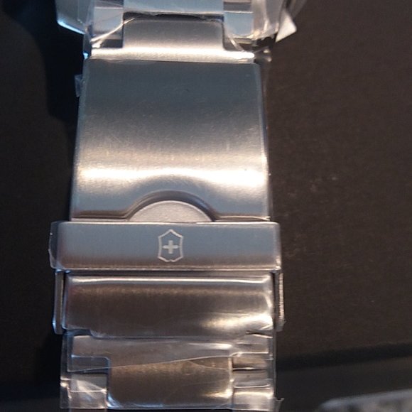 Victorinox Men's I.N.O.X. 43mm Stainless Steel Swiss Army Wristwatch 241835 - Picture 9 of 12